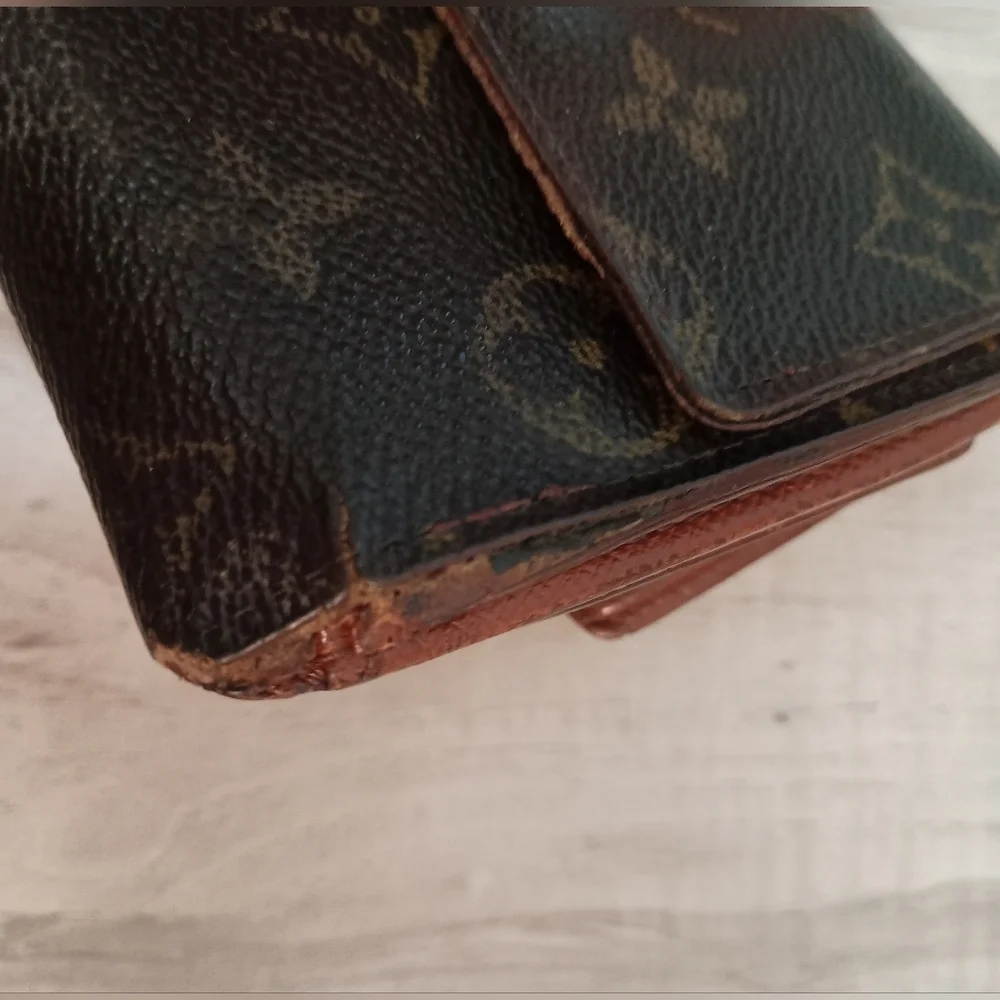 Authentic Louis Vuitton Monogram Elise Wallet